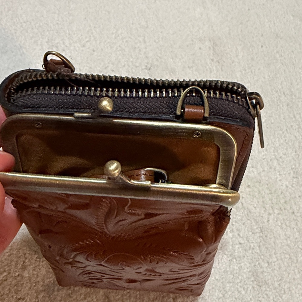 Patricia Nash Brown Tooled Leather Crossbody Zip Wallet/Purse NWT - Picture 3 of 10